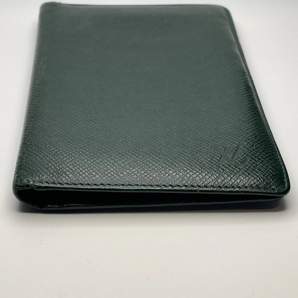 Louis Vuitton Green Taiga Leather Long Wallet/Card Holder - Preowned